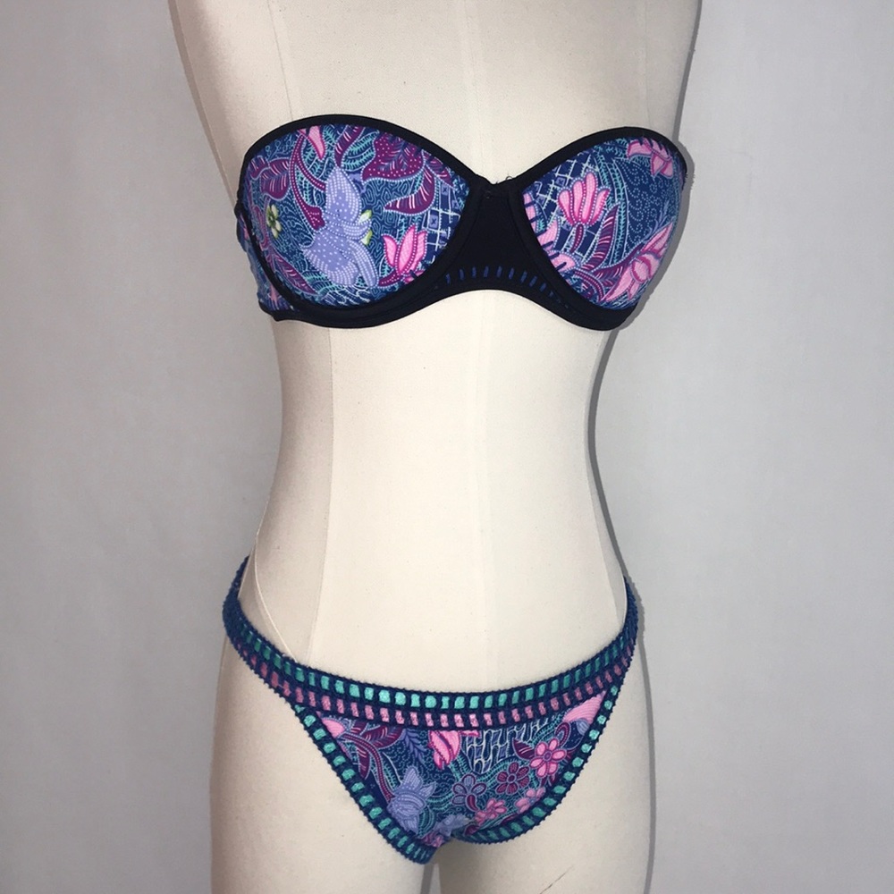 VICTORIA’S SECRETS Strapless Bikini 👙